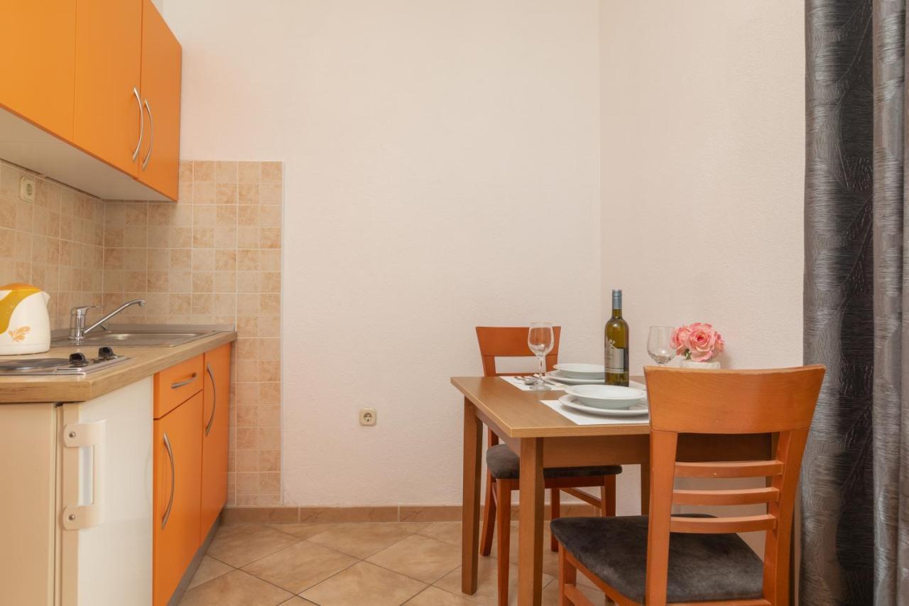 Apartments Petrovic Makarska Exterior foto